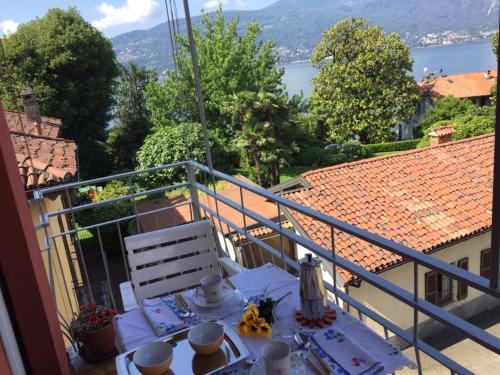  Titta appartamento vista lago a Verbania Suna, Pension in Verbania