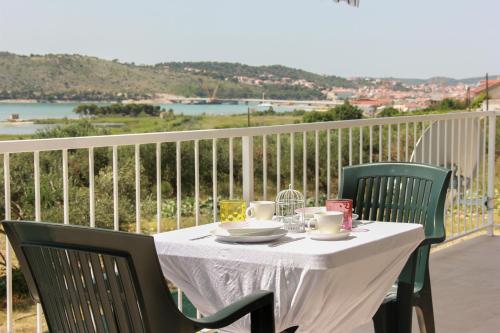  Apartman Elena, Unterkunft in Trogir