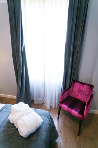 Classic Double or Twin Room image 9