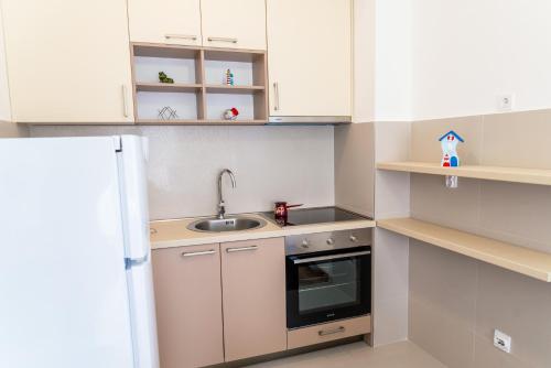 Lagoon Apartments - image 3