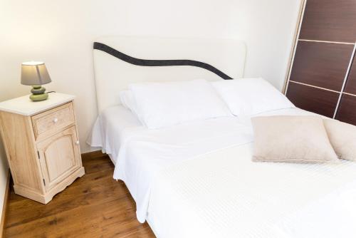 One-Bedroom Apartment image 2