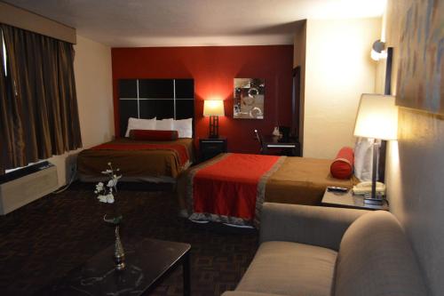 Harbor Inn & Suites Room Type - Superior Triple Room