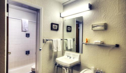 Roadrunner Lodge Motel – Tucumcari, NM