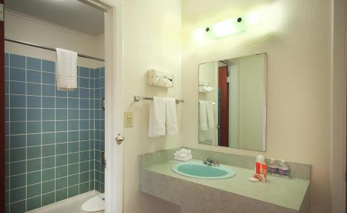 Roadrunner Lodge Motel – Tucumcari, NM
