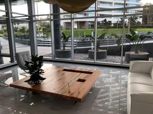 ردهة, Look Brava 2103 in San Rafael