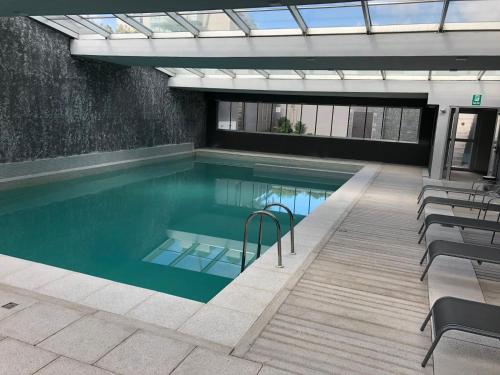 مسبح, Look Brava 2103 in San Rafael