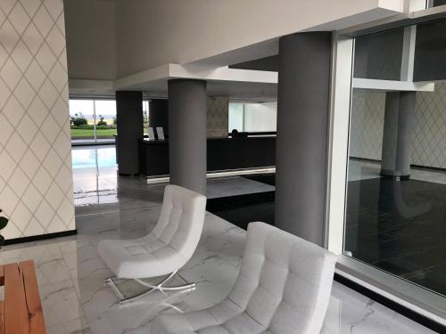 ردهة, Look Brava 2103 in San Rafael