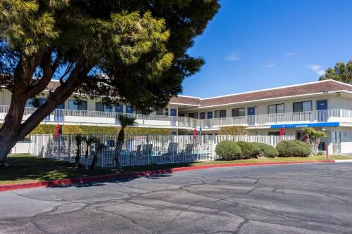 Motel 6-Mojave, CA