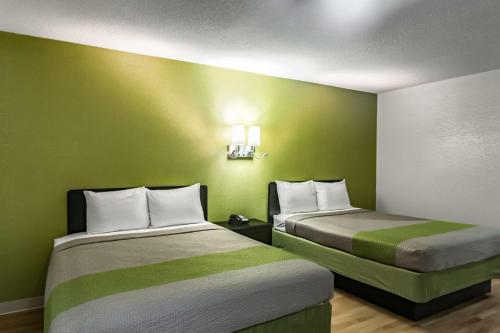 2 double beds