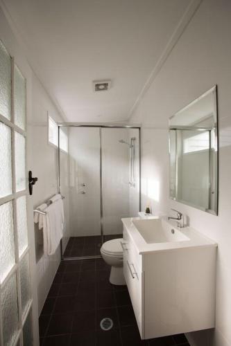 Bathroom, The Bundanoon Guest House in Bundanoon