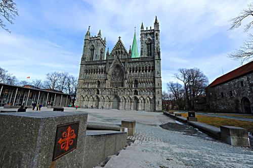 Chesterfield Hotel - image 3