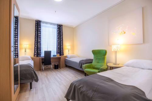 Triple Room with Three Single Beds - Non-Smoking