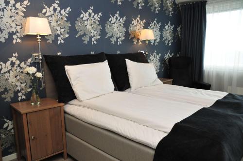 Suite with Double Bed and Sofa Bed - Non-Smoking