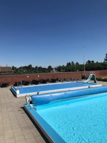 Bredebro camping Bredebro camping is a popular choice amongst travelers in Bredebro, whether exploring or just passing through. The property offers a wide range of amenities and perks to ensure you have a great time.