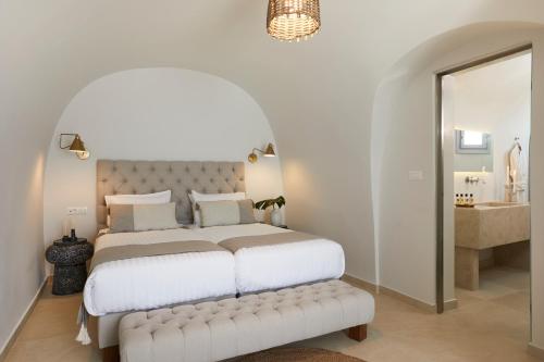 Celestia Grand Celestia Grand is perfectly located for both business and leisure guests in Santorini. Offering a variety of facilities and services, the property provides all you need for a good nights sleep. Servi
