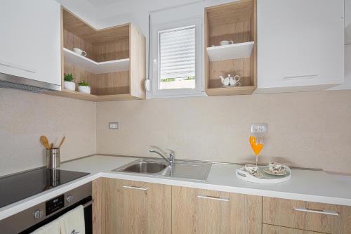 Chiron Apartments - image 3
