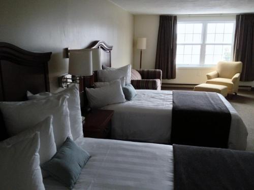 Holiday Hill Inn & Suites - image 5