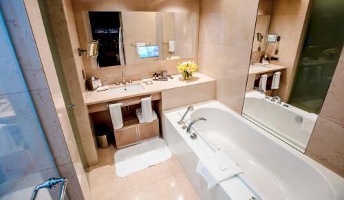 Apartments by Fairmont Baku Flame Towers photo 3