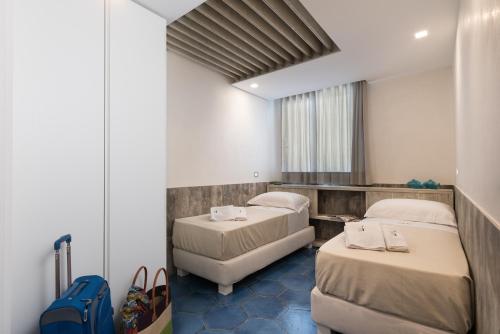 Standard Double Room image 3