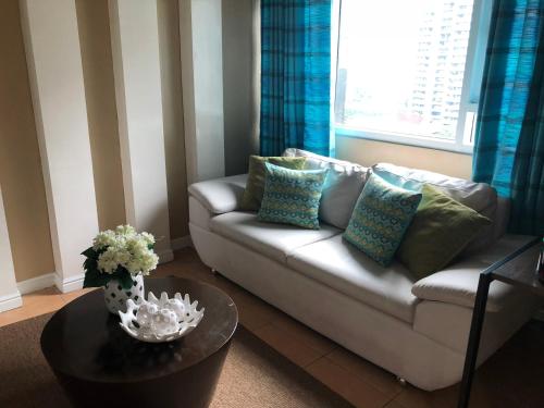 Loft condo beside Shangri-La Fort, Manila (photo 5)