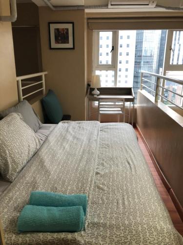 Loft condo beside Shangri-La Fort, Manila (photo 10)