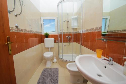 Lola's Apartments - image 12