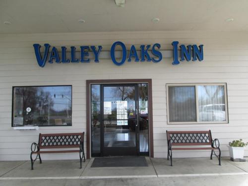 Entrance, Valley Oaks Inn Woodland in Woodland (CA)