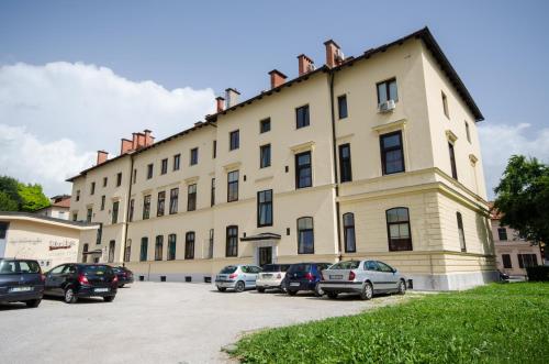 Apartment Tržaška with free parking, Lubiana (foto 8)