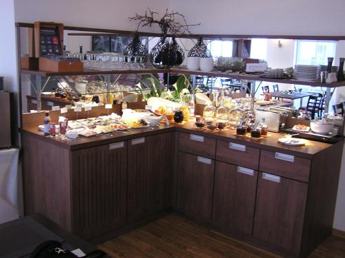طعام و مشروبات, Hotel zur Promenade in دونو وورث