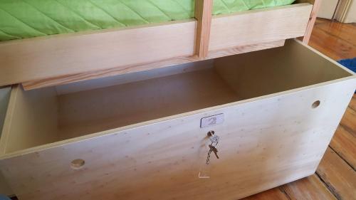Bed in 8-Bed Mixed Dormitory Room image 9