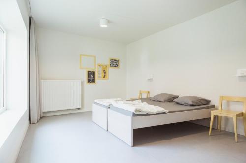 2 twin beds