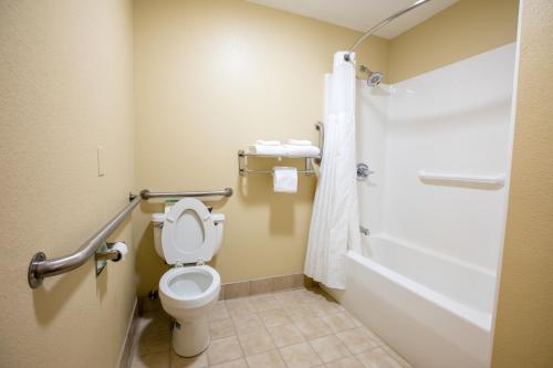 Relax Inn and Suites Kuttawa Set in a prime location of Kuttawa (KY), Relax Inn and Suites Kuttawa puts everything the city has to offer just outside your doorstep. The hotel offers a high standard of service and amenities to sui