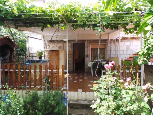  Apartment in Okrug Donji 6072 in Okrug Gornji