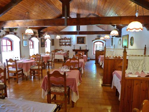 Étterem, Apartaments La Taverna dels Noguers in Toloriu