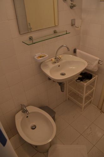 Apartment with Mountain View image 10