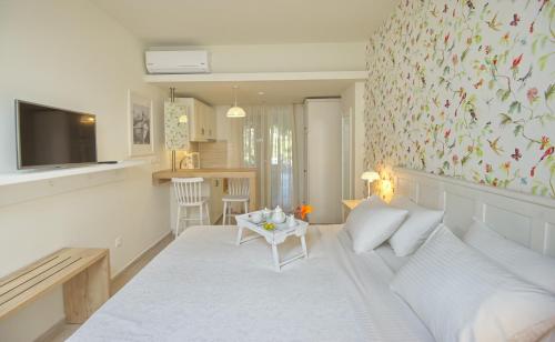 Liadromia Hotel - image 10