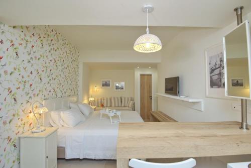 Liadromia Hotel - image 8