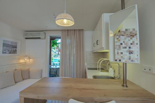 Liadromia Hotel - image 2