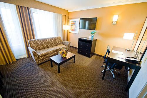 Hotel d'Lins Ontario Airport - image 12