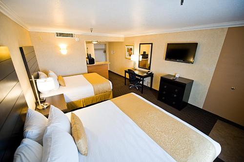 2 double beds