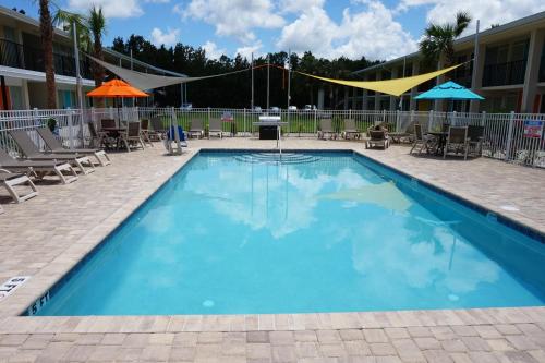 Swimming pool, Smart Stay Inn - Saint Augustine near IHOP