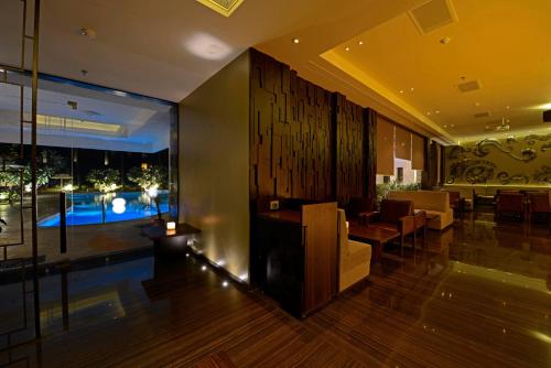 ผับ/เลาจน์, โรงแรมซัน แอนด์ แซนด์ มุมไบ (Sun N Sand Mumbai Hotel) in จูฮู บีช