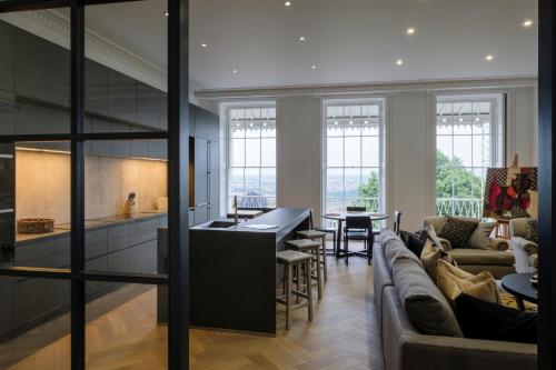 Luxurious Royal York Crescent Apartment By Bijou Boutique, , Bristol