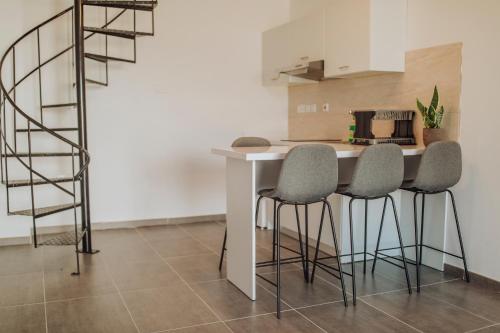 Cocina, River View Boutique Apts in Aya Napa