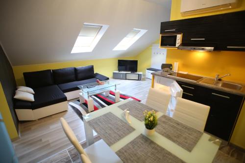 Centrum Lux 2 Apartmanok - image 8
