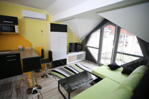 Centrum Lux 2 Apartmanok - image 5