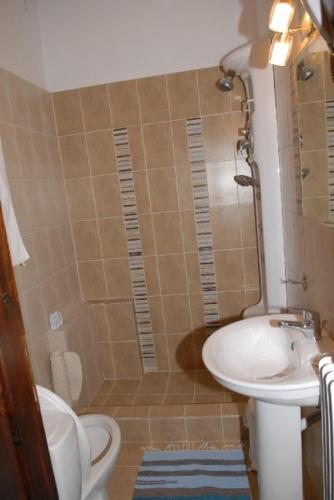 Bathroom, Natasa Rooms in Filippaioi