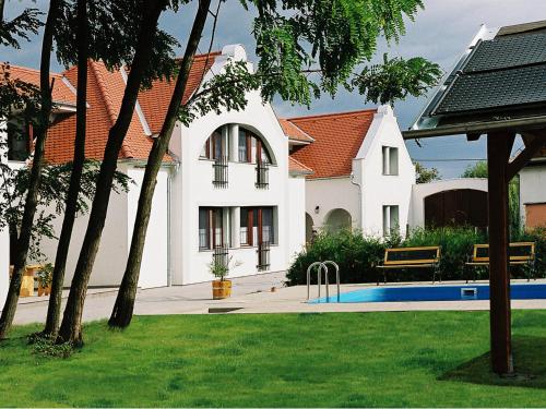 สวน, Szanyi Vendeghaz in เฮกกีโค่