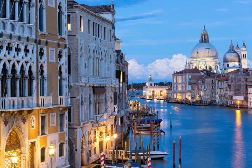 San Polo Near Rialto Fish Market - image 9