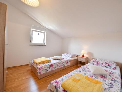  Apartment Dragica in Pridraga